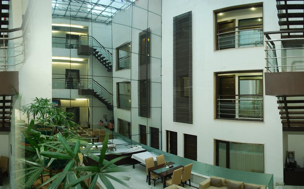 Hotel La Suite Nova Deli Exterior foto